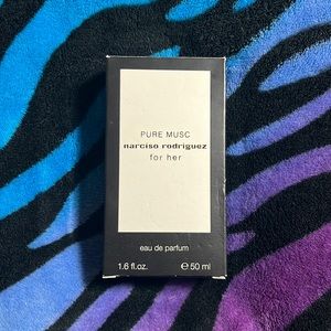 Bought from Sephora, scent was not for me. Willing to trade!